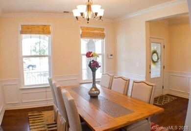 A huge Dining Room with Natural lights!