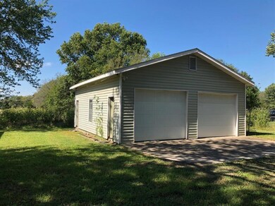 1301 S 32nd St, Parsons, KS 67357 - photo 3