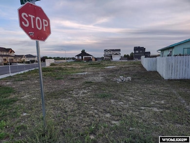 807 Leal St, Douglas, WY 82633 - photo 2