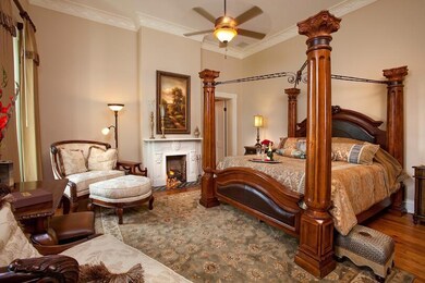 85 Riverside Bedroom behind Tulip