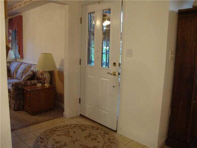 Entry/Foyer.