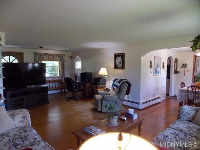 Wonderful size Living room