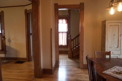 dining to entry