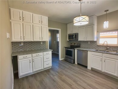 1212 Moore Ave, Dunbar, WV 25064 - photo 6