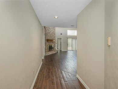 8005 Oakwood Forest Dr, Houston, TX 77040 - photo 4