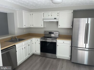 9412 Chippenham Dr, Laurel, MD 20723 - photo 3