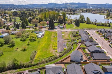 2488 Roll Tide (-2490) Ct, Lebanon, OR 97355 - photo 3