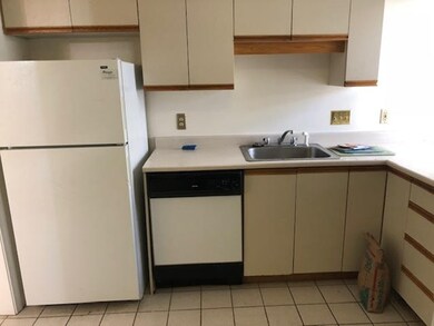 100 Trapelo Rd unit 4, Waltham, MA 02452 - photo 3