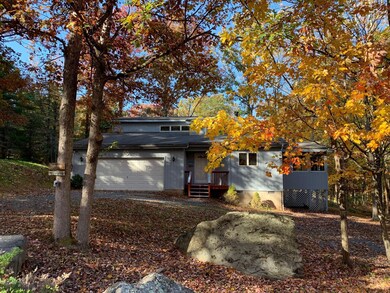 801 Round up Ct, Hawley, PA 18428 - photo 3