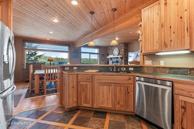 008_Kitchen and Dining with Views