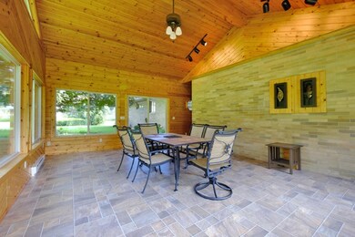 2516 Plainview-32