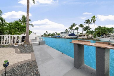 Key_Colony_Beach_390_4th_St_Exterior_Sea