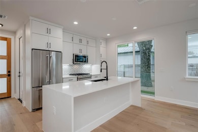 1406 E 2nd St unit 2, Austin, TX 78702 - photo 2