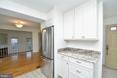 1340 Chetworth Ct, Alexandria, VA 22314 - photo 7