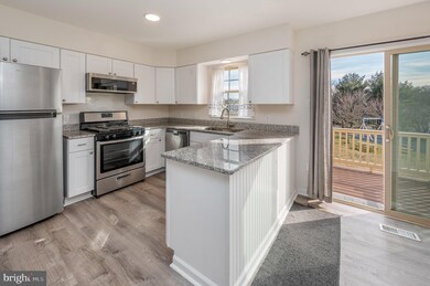 312 Maple Glen Cir, Pottstown, PA 19464 - photo 5