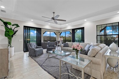 Great Room area with crown molding, recessed light