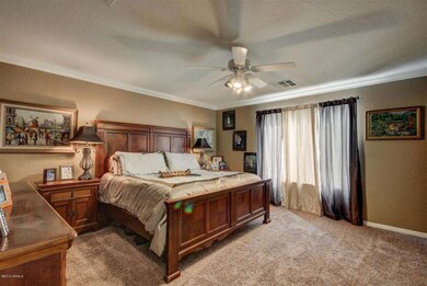 Master Suite w/Crown Molding
