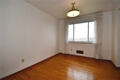 1528 Oneida Dr, Clairton, PA 15025 - photo 7