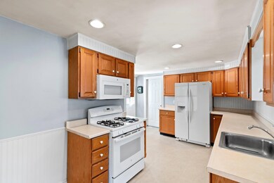 533 Colonial Dr, Portsmouth, NH 03801 - photo 6