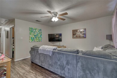 1204 Webhollow Cir unit A, Bryan, TX 77801 - photo 3