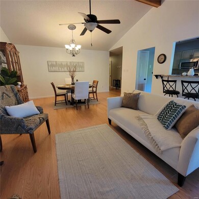 Large Great Room with vaulted Ceiling