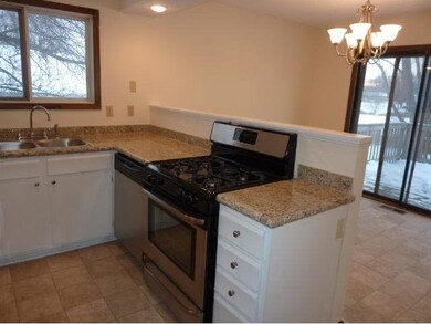 10437 Valley Forge Ln N, Maple Grove, MN 55369 - photo 4