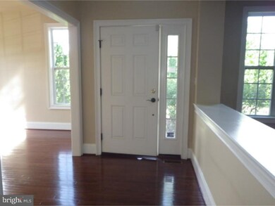 514 Marian Ct, Conshohocken, PA 19428 - photo 2