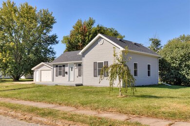 303 W 5th St S, Newton, IA 50208 - photo 4