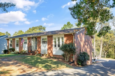 1033 Rolling Fields Cir, Columbia, TN 38401 - photo 2