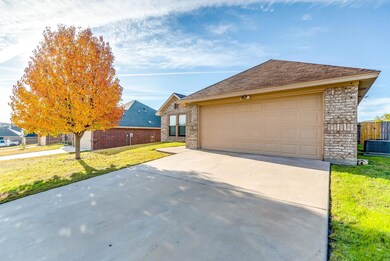 1246 Newcastle Dr, Weatherford, TX 76086 - photo 2