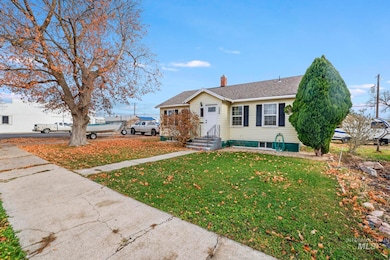 306 California St, Gooding, ID 83330 - photo 4