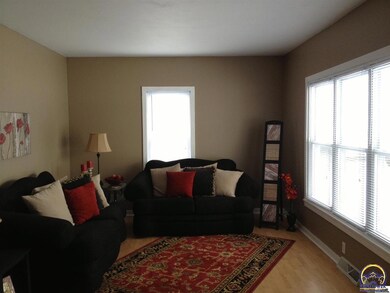 315 E Railroad St, Topeka, KS 66615 - photo 3