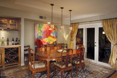 Formal Dining/Wet Bar