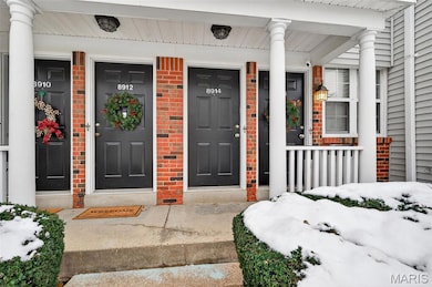 8914 Eager Rd, Saint Louis, MO 63144 - photo 2