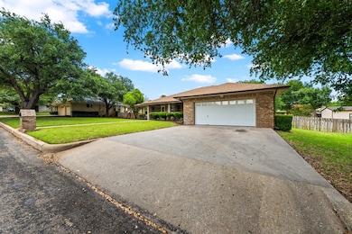 216 Edgewood Dr, Fredericksburg, TX 78624 - photo 2