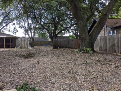 214 Caplin St, Houston, TX 77022 - photo 3
