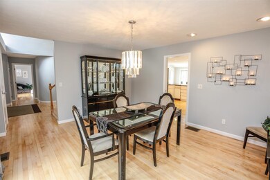 31 Louise Dr, Hollis, NH 03049 - photo 2