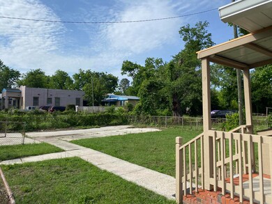 Yard back w Porch