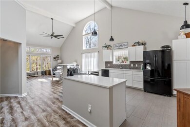 654 Fairfield Ln, Aurora, OH 44202 - photo 2