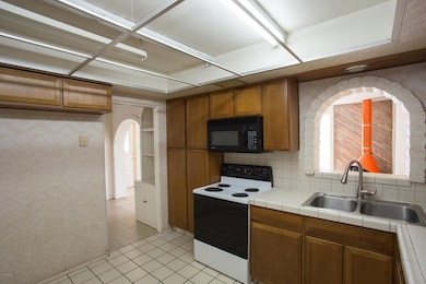 2241 E Heatherbrae-9