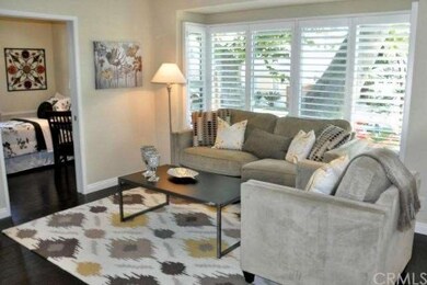 Good size living room.