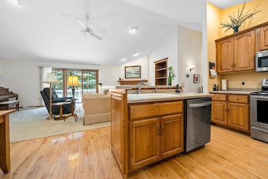 2690 Woodfield Ct, Green Bay, WI 54313 - photo 7