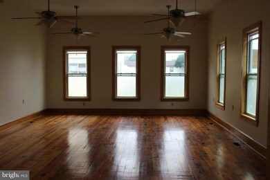 215 Piccadilly St, Edinburg, VA 22824 - photo 7