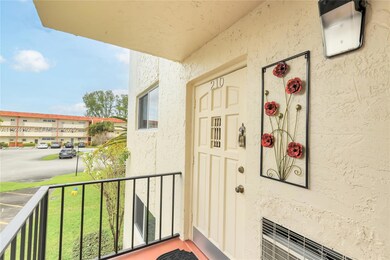 9800 N Hollybrook Lake Dr unit 210, Pembroke Pines, FL 33025 - photo 2