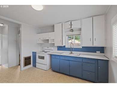 141 Poplar St, Powers, OR 97466 - photo 7