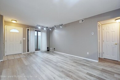 4219 Amboy Rd unit 4A, Staten Island, NY 10308 - photo 2