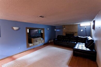 1426 Mayfield Ave NE, Grand Rapids, MI 49505 - photo 2