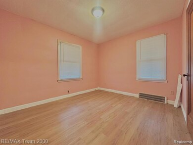 7725 Rosemont Ave, Detroit, MI 48228 - photo 5