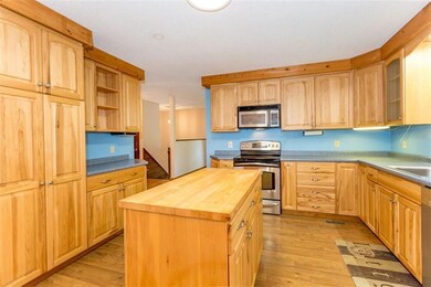 Great work triangle in this kitchen...