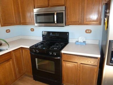 unlisted-address, Carpentersville, IL 60110 - photo 7